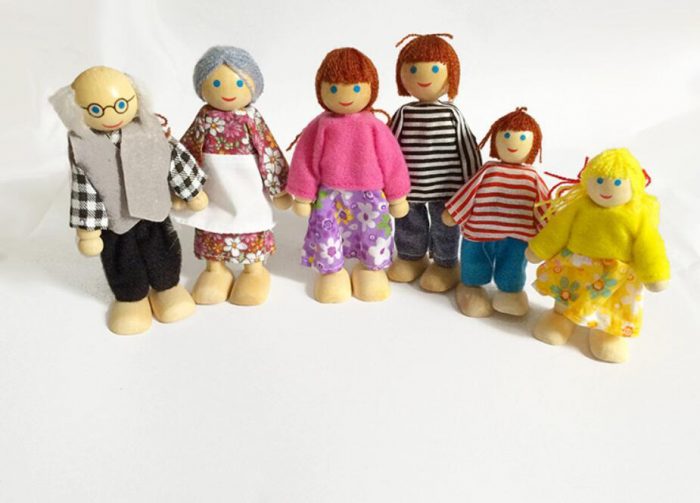 wooden-doll-family-set-of-6-action-figure